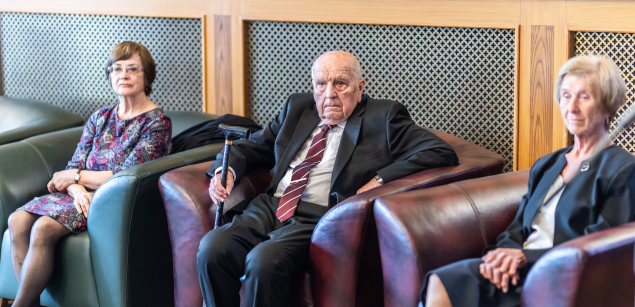 Trojice vědců převzala medaili Josefa Dobrovského